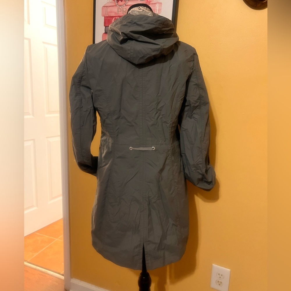 Laundry By Shelli Segal Packable Raincoat Olive Green Nylon Jacket size M - Picture 3 of 14